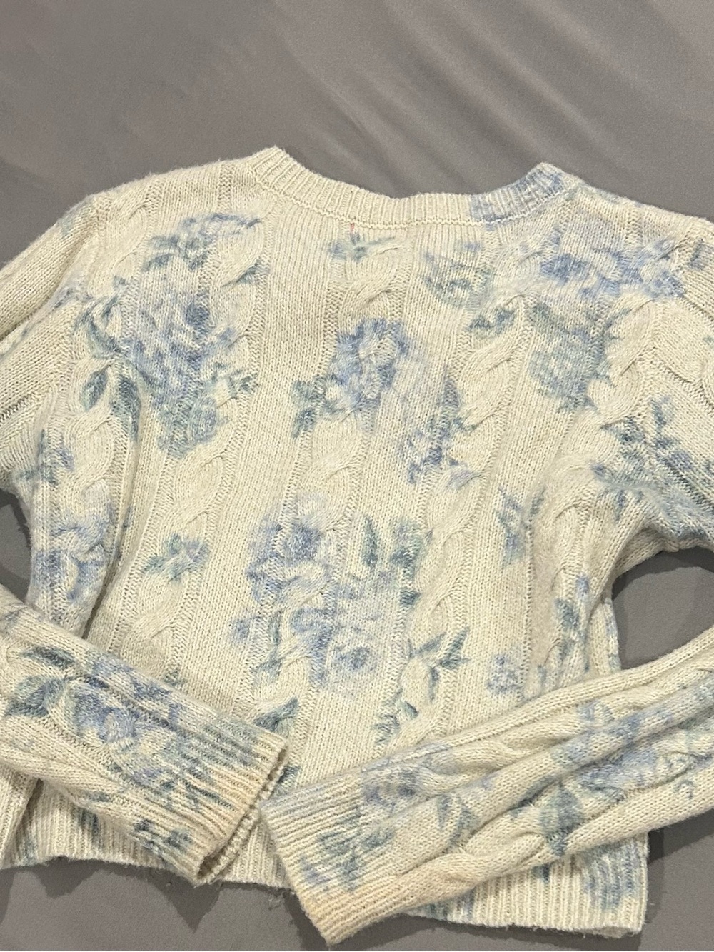 Francesca’s Floral Sweater - Picture 3 of 3